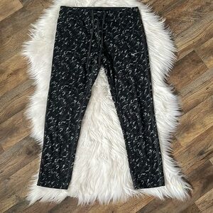 Nike black and gray work out crop capri leggings size medium